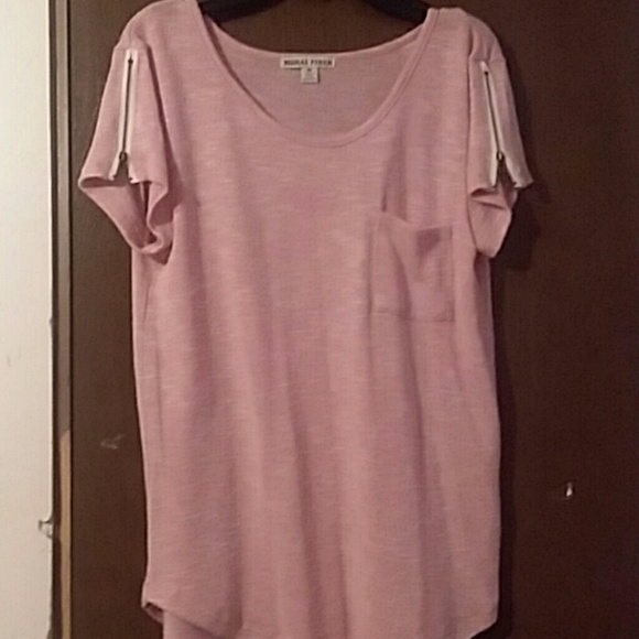 Tshirt - Picture 1 of 2